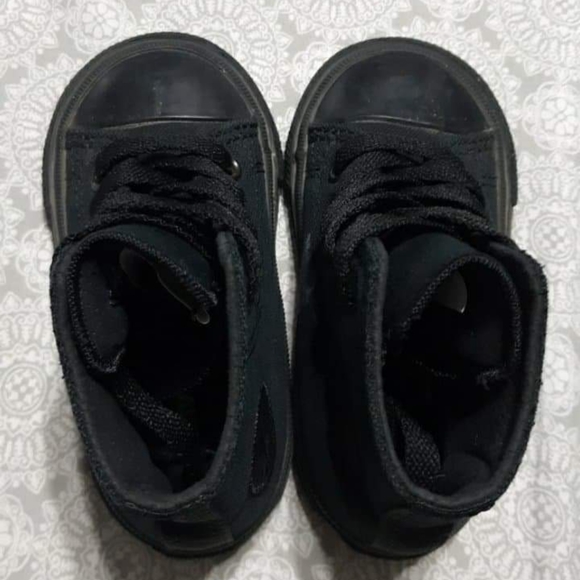 Kids Converse - Picture 3 of 5